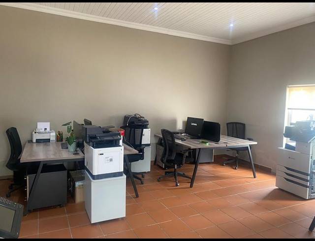 BUSINESS PROPERTY TO RENT IN CLUBVIEW